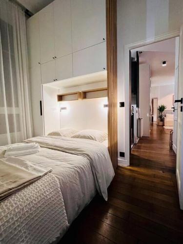 Luxury 2BR, 300m from Eiffel Tower & Rue Cler area