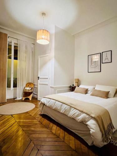 Luxury 2BR, 300m from Eiffel Tower & Rue Cler area