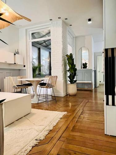 Luxury 2BR, 300m from Eiffel Tower & Rue Cler area