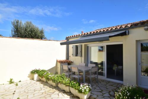 Large studio close to the beach