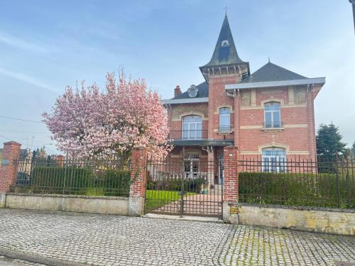 Maison de maître dans un village à la campagne