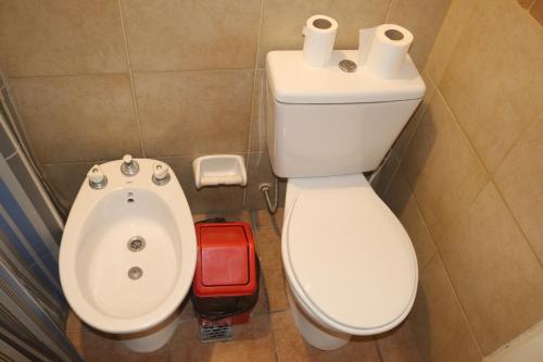 Baño pequeño con aseo y lavamanos en TALCA 3 impuestos incluidos en Godoy Cruz