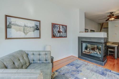 a living room with a couch and a fireplace at Glen Riddle 102 in Berlin