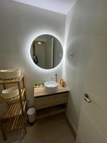 a bathroom with a sink and a mirror at Sweet Dreams Ebora in Talavera de la Reina