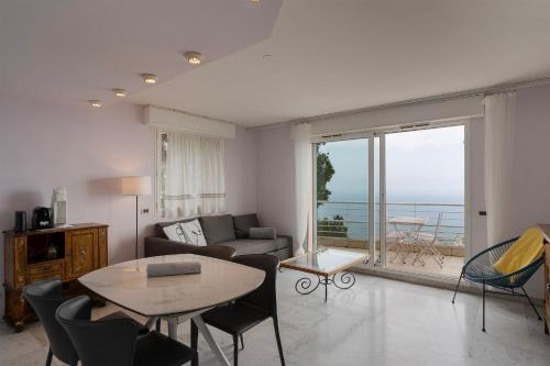 Photo de la galerie de l'établissement A View On Monaco - by Host Facile - Wi-Fi - Sea View - Parking, à Beausoleil