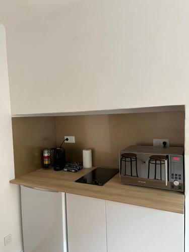 Η κουζίνα ή μικρή κουζίνα στο Maisonnette dans vieux village