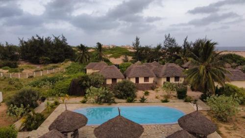 Bazén v ubytování Mambrui Golden Beach Bar and Cottages nebo v jeho okolí