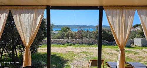Fotografie z fotogalerie ubytování SAK MOBILE Home Pirovac II v destinaci Pirovac