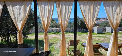Fotografie z fotogalerie ubytování SAK MOBILE Home Pirovac II v destinaci Pirovac