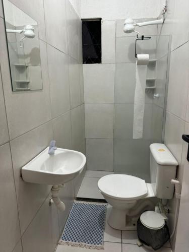 Bilik mandi di Casa do Meio Pousada