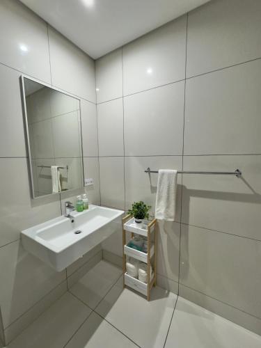 Emy's City Center Flat at 77 on Independenceにあるバスルーム
