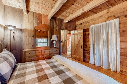 Ένα ή περισσότερα κρεβάτια σε δωμάτιο στο Gold Creek Cabin