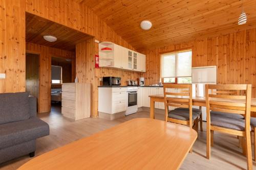 Kuchyň nebo kuchyňský kout v ubytování Gladheimar Cottages