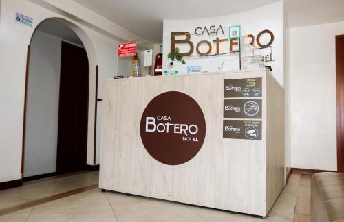 Un certificado, premio, letrero u otro documento en Hotel Casa Botero 302