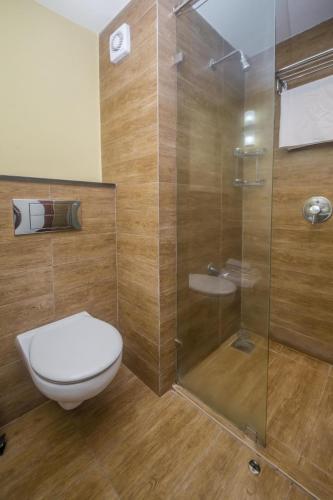 Un baño de Taarifa Suites by Dunhill Serviced Apartments