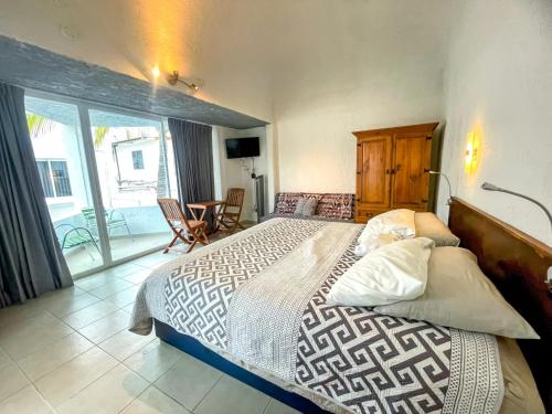 Postel nebo postele na pokoji v ubytování Hotel Allende
