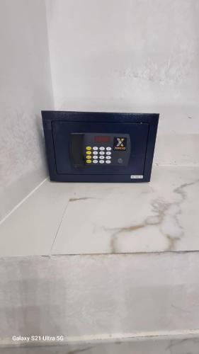 a digital clock on the side of a wall at San Ciro's Suite in Portici