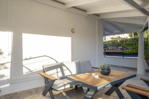 Μπαλκόνι ή βεράντα στο Noa Suite Hotel Only Adult