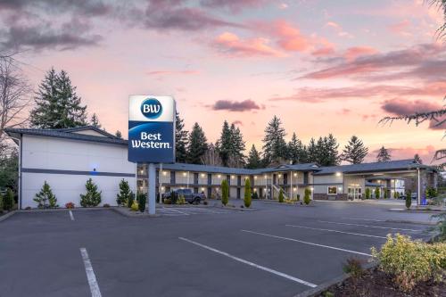 a best western sign in a parking lot at Best Western Inn of Vancouver in Vancouver