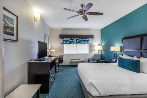 a hotel room with a bed and a flat screen tv at Best Western Plus Taft Inn in Taft