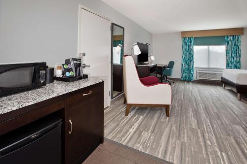 a hotel room with a kitchen and a living room at Hilton Garden Inn Benton Harbor in Benton Harbor