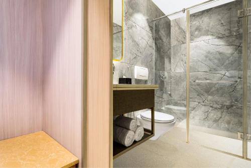 Kúpeľňa v ubytovaní DoubleTree by Hilton Hotel Goa - Arpora - Baga