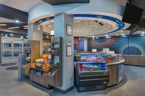 a grocery store with a display of food and drinks at Tru By Hilton Lexington University Medical Center, Ky in Lexington