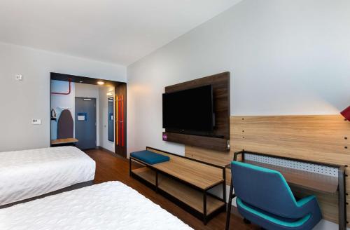 a hotel room with a bed and a desk and a tv at Tru By Hilton Lexington University Medical Center, Ky in Lexington