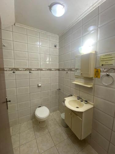 Bilik mandi di HOTEL SOARES CAMARGO