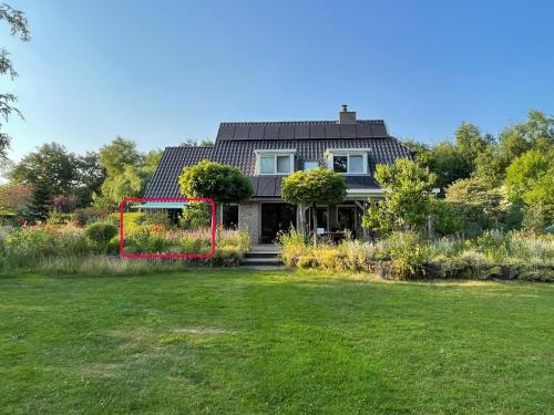 a house with a garden in front of it at Vrijzicht in Zuidwolde