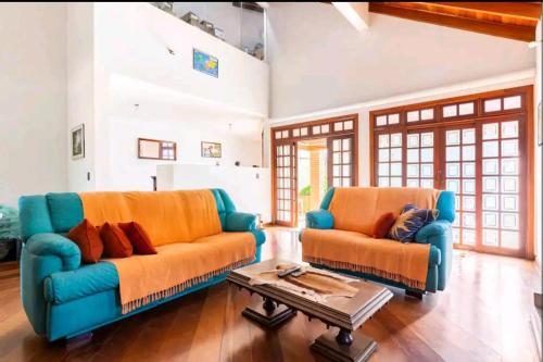 a living room with two couches and a coffee table at Casa em Cotia in Cotia