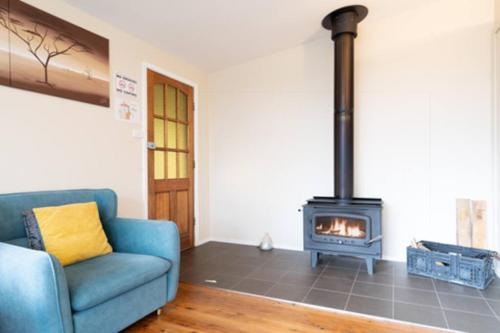 Χώρος καθιστικού στο Green Leaf Retreat - PETS ALLOWED - FREE PARKING - FAMILY FRIENDLY - CLOSE TO KATOOMBA AND ALL MOUNTAIN ATTRACTIONS!