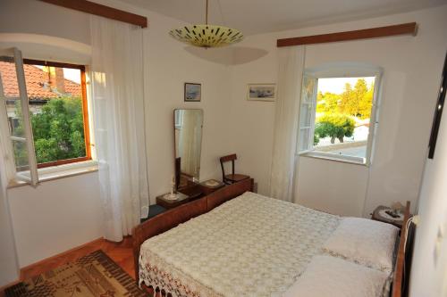Apartments by the sea Sutivan, Brac - 22771