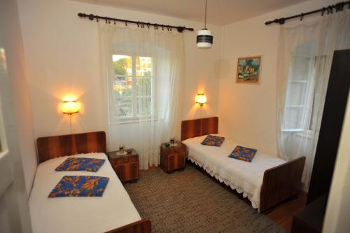 Apartments by the sea Sutivan, Brac - 22771