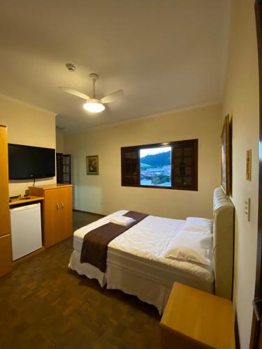 Katil atau katil-katil dalam bilik di HOTEL SOARES CAMARGO