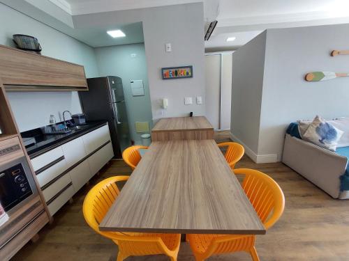 Η κουζίνα ή μικρή κουζίνα στο Book Santos - Unlimited 1112 - Um Pé na areia