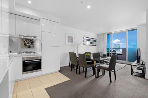 Dapur atau dapur kecil di The Sebel Residences Melbourne Docklands Serviced Apartments