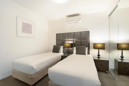 Katil atau katil-katil dalam bilik di The Sebel Residences Melbourne Docklands Serviced Apartments