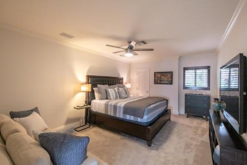 a bedroom with a bed and a couch at Paradise Manor in Pompano Beach