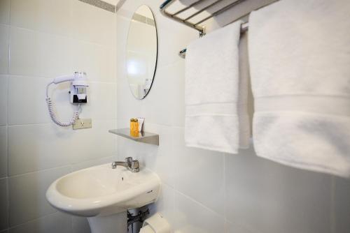 Hotel Raymi tesisinde bir banyo