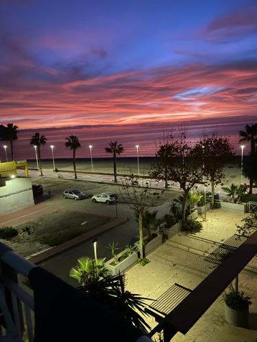 a view of a parking lot at sunset from a balcony at Residencial Aguilas Playa in Águilas