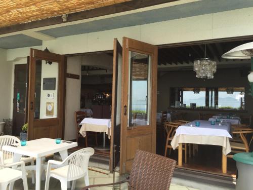 a dining room with tables and chairs and a chandelier at Hotel CASA VICO in Ako