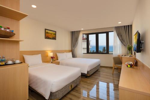 TV a/nebo společenská místnost v ubytování The Swan Nha Trang Hotel