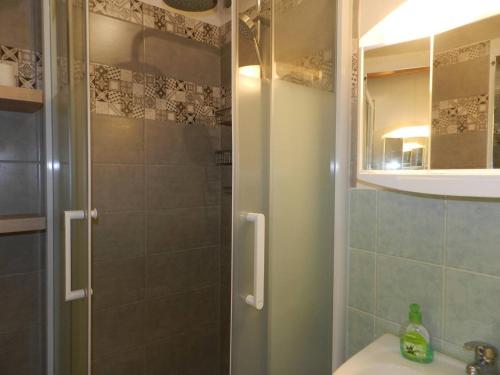 a bathroom with a shower and a sink at Duplex 3 pièces climatisé avec piscine, terrasse et parking - Idéal famille au Lavandou - FR-1-251-732 in Le Lavandou