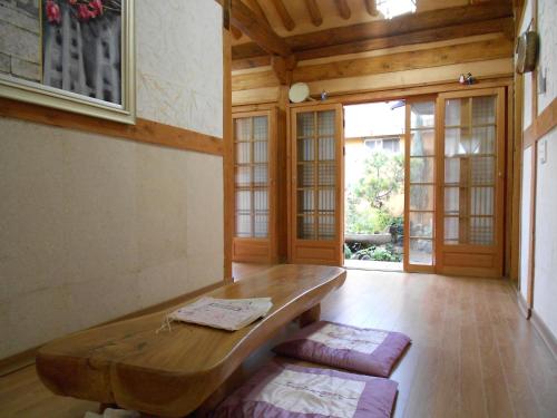 a room with a wooden bench in a room at Happiness Full Hanok Guesthouse in Jeonju