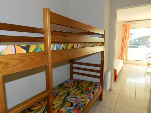 a bedroom with two bunk beds in a room at Appartement Le Lavandou, 1 pièce, 4 personnes - FR-1-251-776 in Le Lavandou
