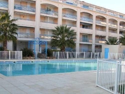 Appartement T2 avec coin nuit, piscine, parking sécurisé, proche plage - Le Lavandou - FR-1-251-743
