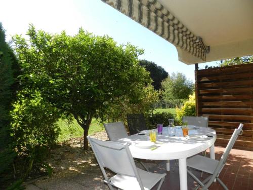 Appartement T2 avec jardin, terrasse et parking - 4 couchages, Le Lavandou - FR-1-251-790