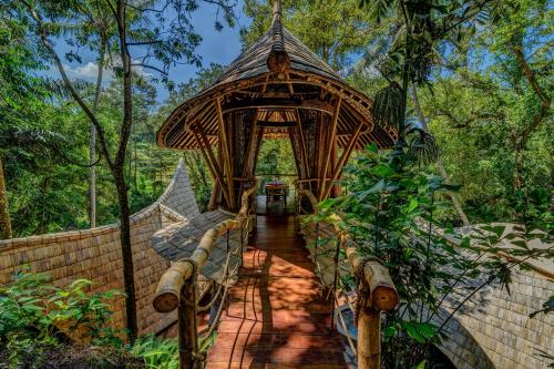 Taman di luar Permata Ayung Private Estate