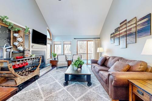a living room with a couch and a table at Oaks Paradise in Galena